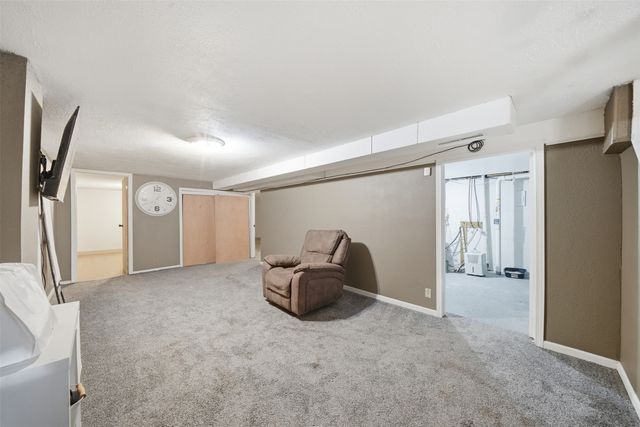 1024 E 36th Court, Des Moines, IA 50317