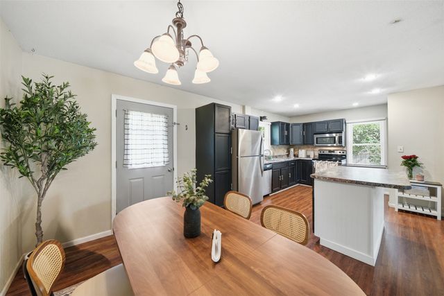 1024 E 36th Court, Des Moines, IA 50317