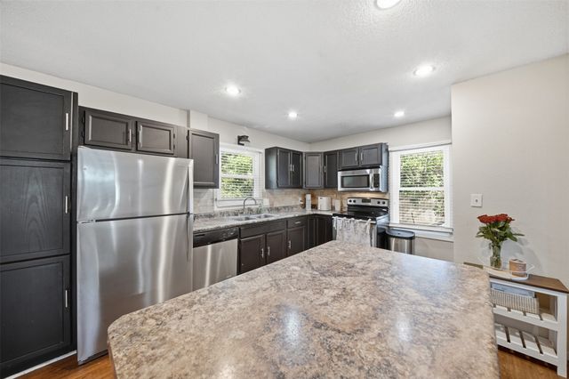 1024 E 36th Court, Des Moines, IA 50317