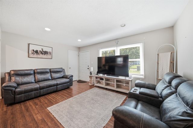 1024 E 36th Court, Des Moines, IA 50317