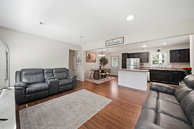 1024 E 36th Court, Des Moines, IA 50317