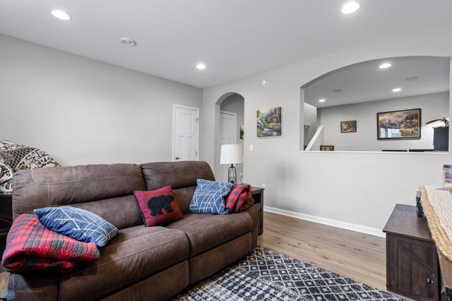503 33rd Way E B, West Fargo, ND 58078
