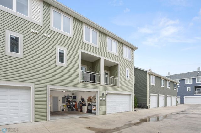 503 33rd Way E B, West Fargo, ND 58078