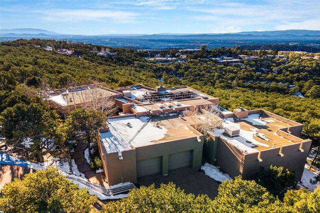 1135 S Summit Drive, Santa Fe, NM 87501