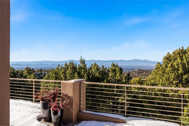 1135 S Summit Drive, Santa Fe, NM 87501
