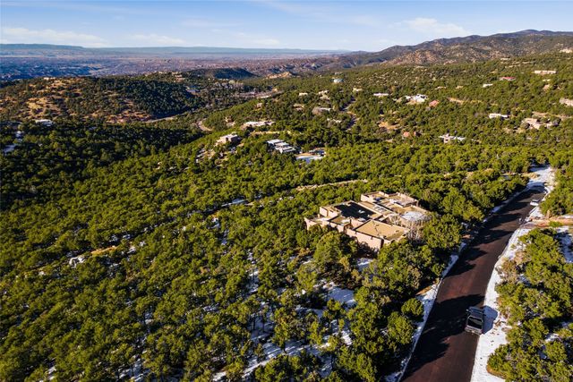 1135 S Summit Drive, Santa Fe, NM 87501