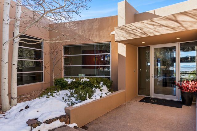 1135 S Summit Drive, Santa Fe, NM 87501