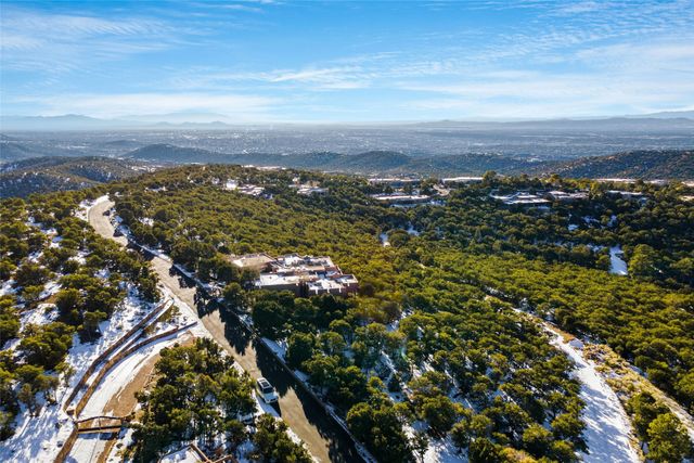 1135 S Summit Drive, Santa Fe, NM 87501