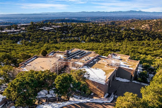 1135 S Summit Drive, Santa Fe, NM 87501