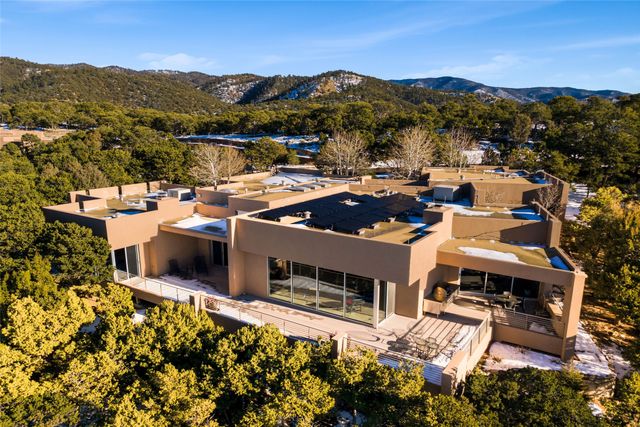 1135 S Summit Drive, Santa Fe, NM 87501