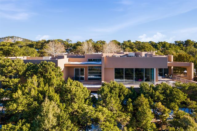 1135 S Summit Drive, Santa Fe, NM 87501