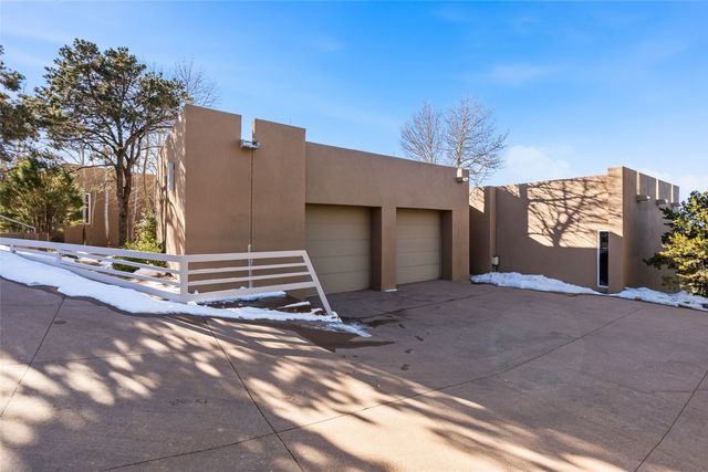 1135 S Summit Drive, Santa Fe, NM 87501