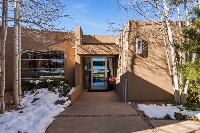 1135 S Summit Drive, Santa Fe, NM 87501