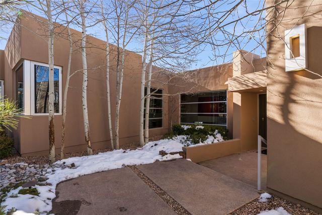 1135 S Summit Drive, Santa Fe, NM 87501