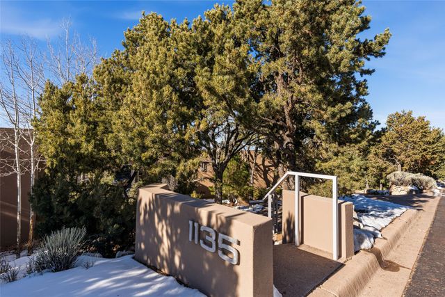 1135 S Summit Drive, Santa Fe, NM 87501