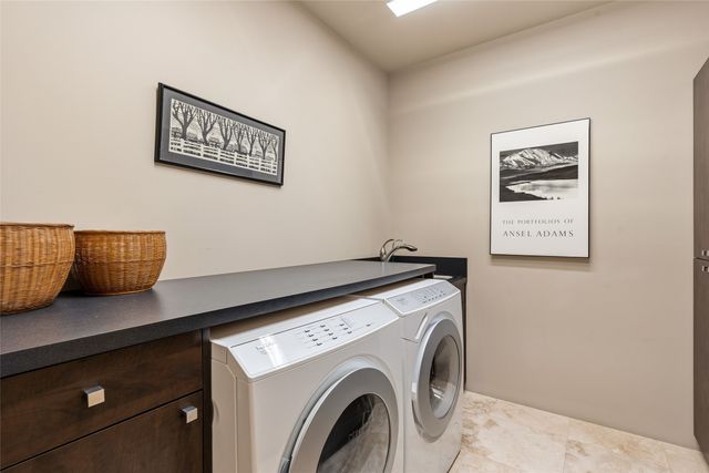 1135 S Summit Drive, Santa Fe, NM 87501