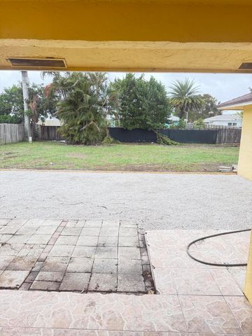 122 Santiago Street, Royal Palm Beach, FL 33411