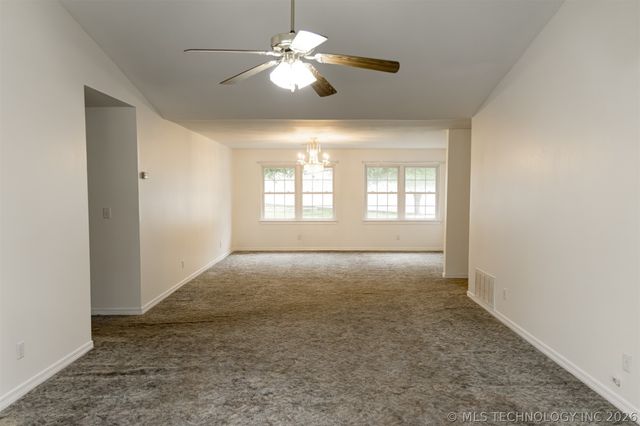 1304 SE 2nd Street, Wagoner, OK 74467