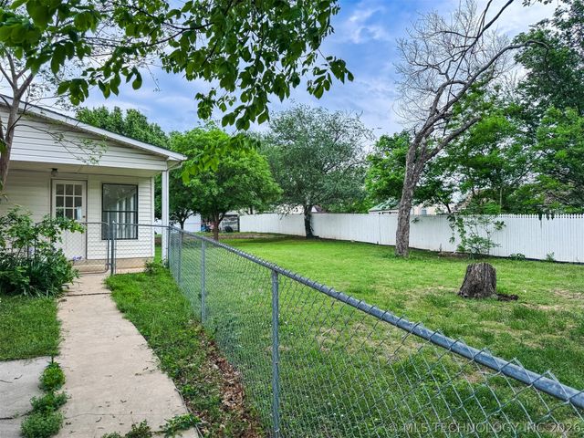 1304 SE 2nd Street, Wagoner, OK 74467