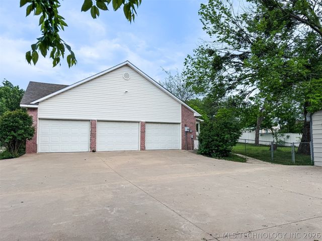 1304 SE 2nd Street, Wagoner, OK 74467