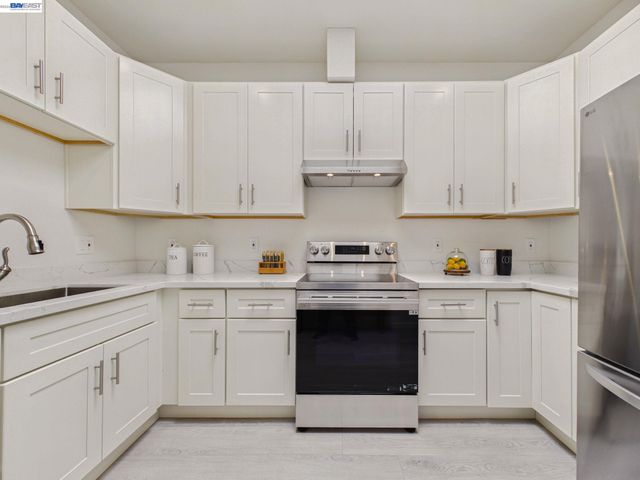 718 26th, Oakland, CA 94612
