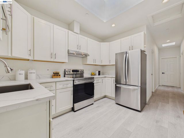 718 26th, Oakland, CA 94612