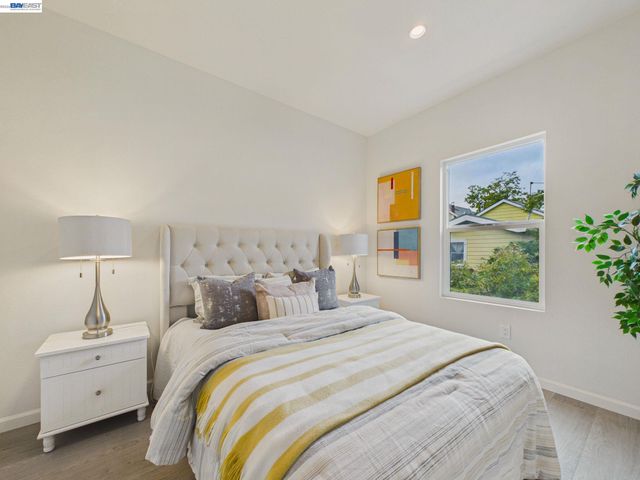 718 26th, Oakland, CA 94612