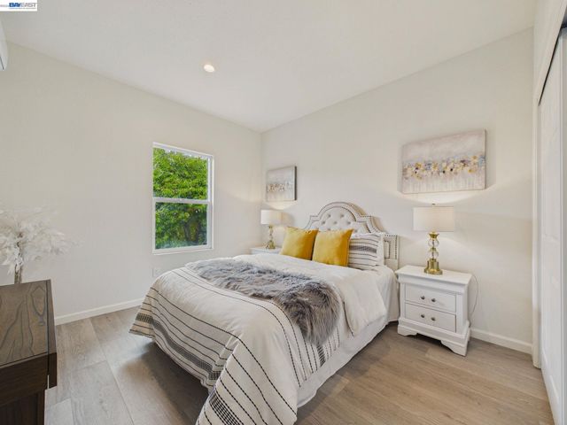 718 26th, Oakland, CA 94612