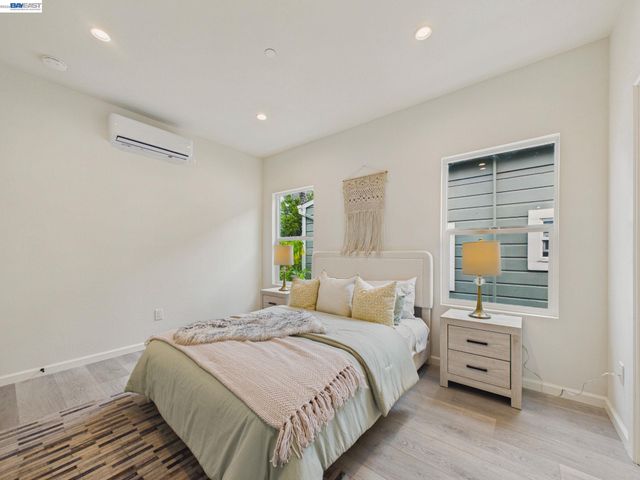 718 26th, Oakland, CA 94612