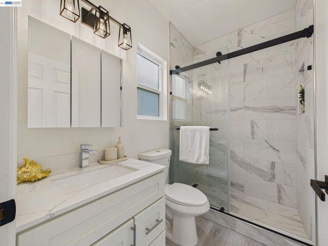 718 26th, Oakland, CA 94612