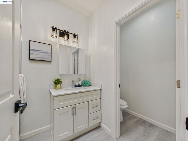 718 26th, Oakland, CA 94612
