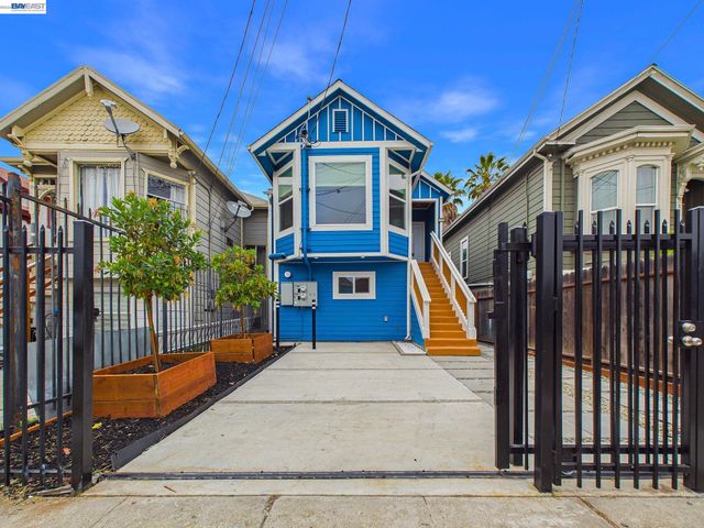 718 26th, Oakland, CA 94612