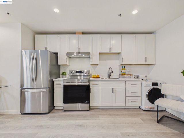 718 26th, Oakland, CA 94612