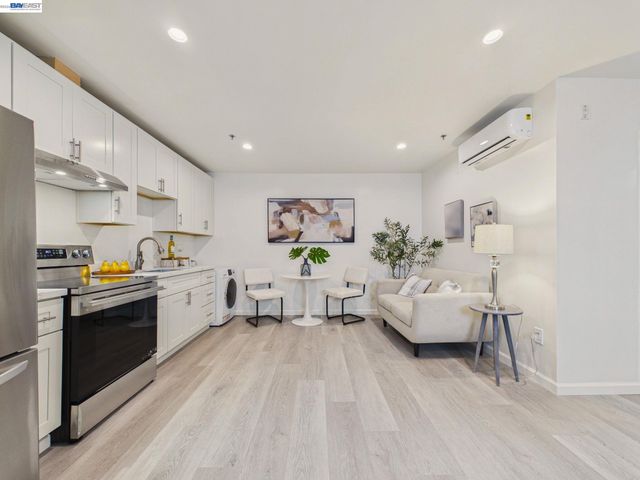 718 26th, Oakland, CA 94612