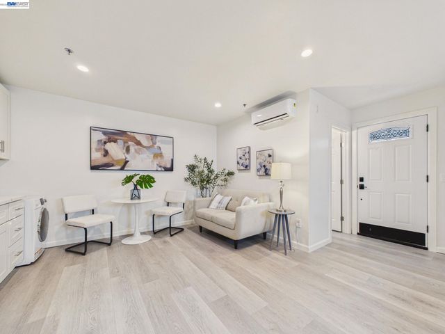 718 26th, Oakland, CA 94612