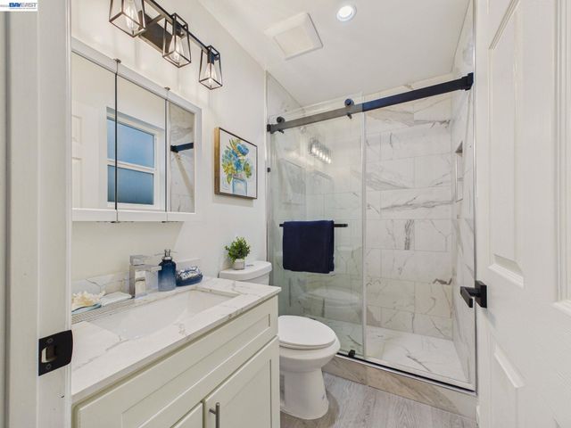 718 26th, Oakland, CA 94612