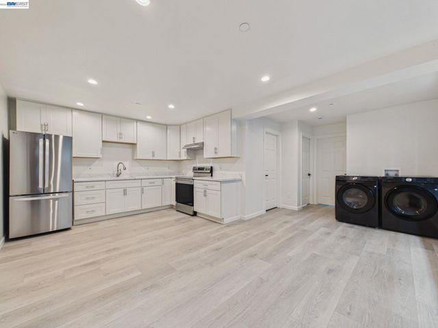 718 26th, Oakland, CA 94612