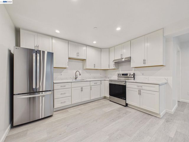 718 26th, Oakland, CA 94612