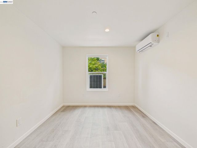 718 26th, Oakland, CA 94612
