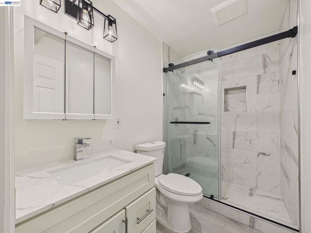 718 26th, Oakland, CA 94612