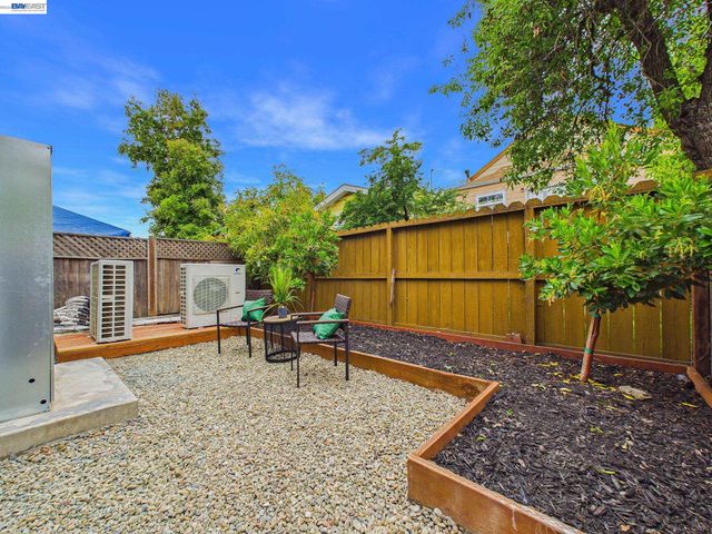 718 26th, Oakland, CA 94612