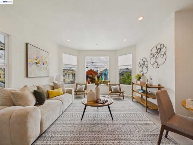718 26th, Oakland, CA 94612