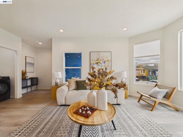 718 26th, Oakland, CA 94612