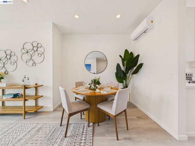 718 26th, Oakland, CA 94612