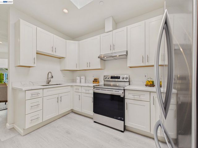 718 26th, Oakland, CA 94612