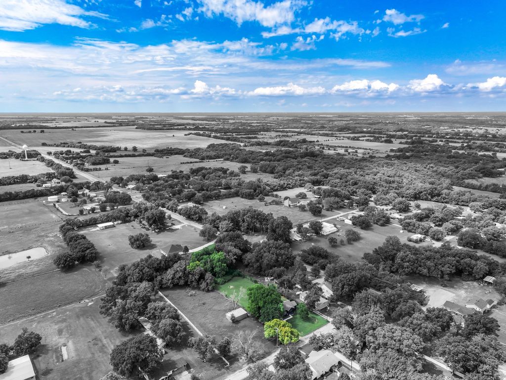 104 Mockingbird Street, Ector, TX 75439