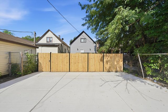 7607 S May Street, Chicago, IL 60620