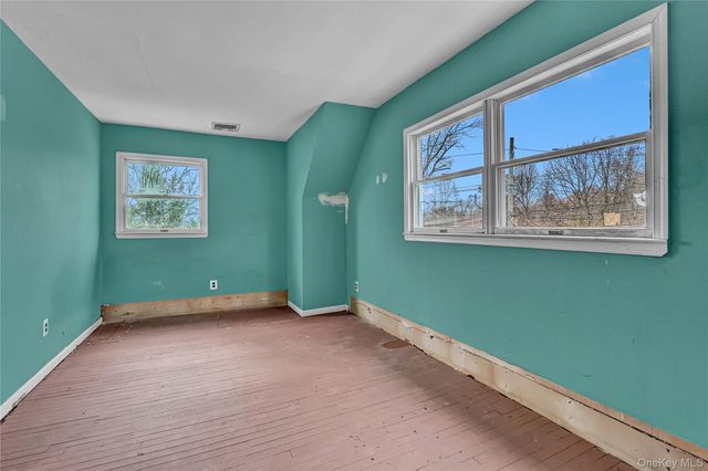 97 Pardee Avenue, Islip, NY 11751