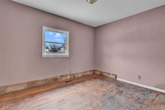 97 Pardee Avenue, Islip, NY 11751