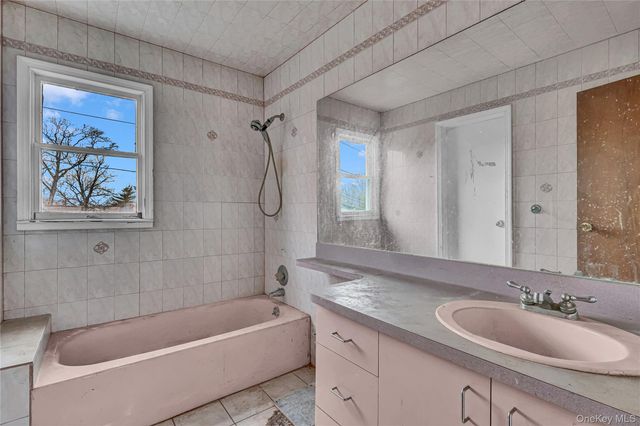 97 Pardee Avenue, Islip, NY 11751